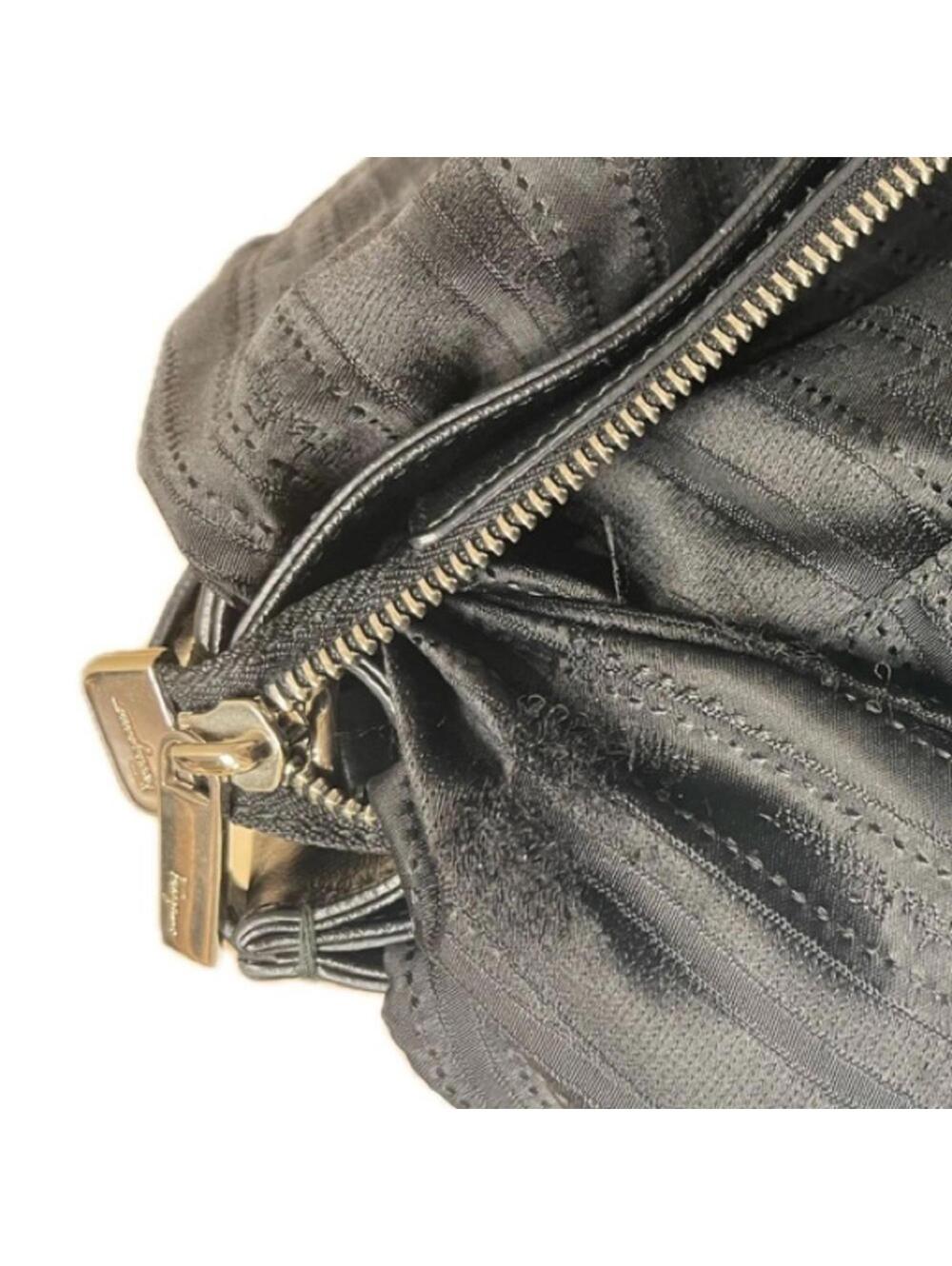 Salvatore Ferragamo Gancini Shoulder Bag GG-21D940 Black Leather - Picture 10 of 14